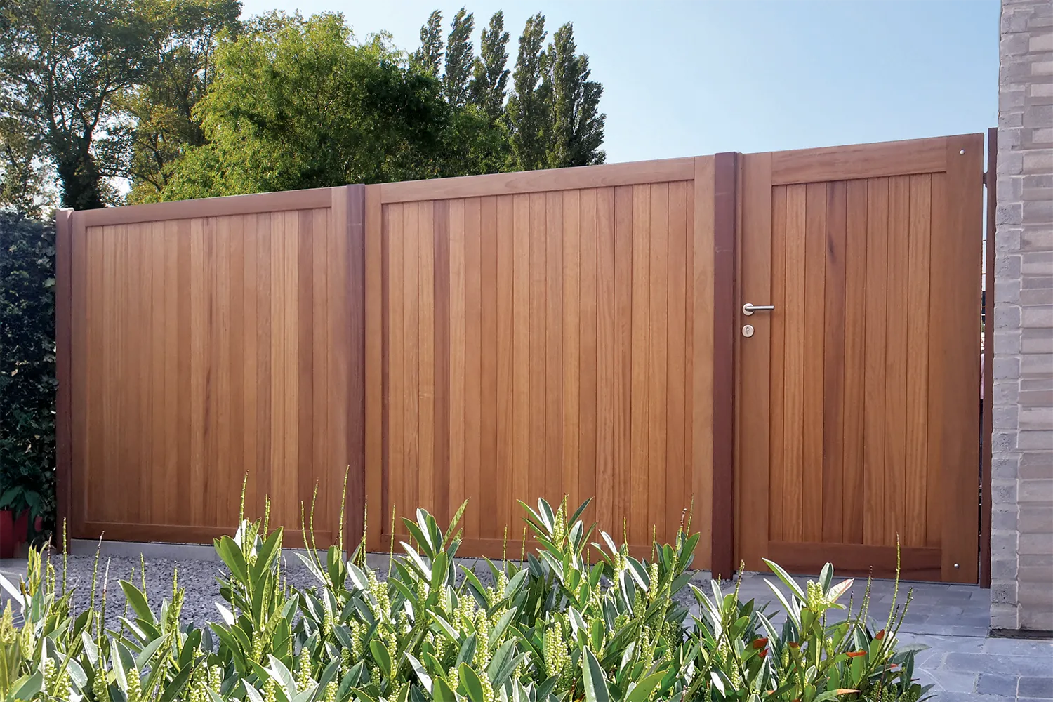 Palissade et porte en Iroko